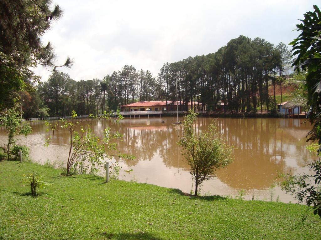 Hotel Fazenda Floresta Do Lago Сокорру Екстер'єр фото